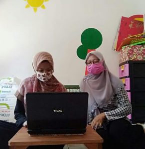 Hari ke 18 KKN-DR Kegiatan Membantu Membuat Prota - Program Tahunan dan Jadwal Kegiatan PAUD Lentera RW 02 Kel. Kalijaga Bersama Indah Amalia Mahasiswa Jurusan Pendidikan Islam Anak Usia Dini Fakultas Ilmu Tarbiyah dan Keguruan IAIN Syekh Nurjati Cirebon