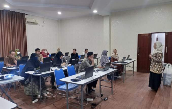 Bimbingan Teknik Kepada Staff Ahli Jurusan Dalam Meningkatkan Pelayanan Kepada Mahasiswa