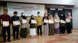 Penyerahan Penghargaan Bagi Mahasiswa Berpestasi Fakultas Ilmu Tarbiyah dan Keguruan IAIN Syekh Nurjati Cirebon.
