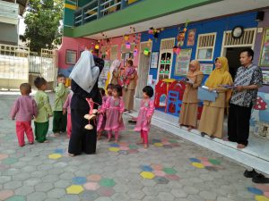 Dosen Pembimbing Lapangan, Guru Pamong dan Mahasiswa Program Lapangan Prasekolah Jurusan Pendidikan Islam Anak Usia Dini