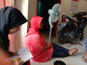 Bersama Mahasiswa IAIN Syekh Nurjati Cirebon Peserta KKN Kepala Desa Kembali Mensosialisasi Gerakan Kembali Bersekolah