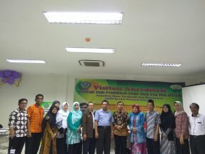 Foto Bersama Civitas Akademika Fakultas Ilmu Tarbiyah dan Keguruan Dengan Asesor Visitasi Akreditasi Jurusan Pendidikan Islam Anak Usia Dini 