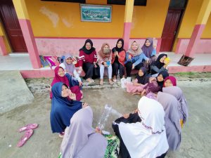 Hari ke 14 KKN-DR KegiatanTahap awal Persiapan Membuat Kreasi Anak Bersama Rinda Diana Ali Mahasiswa Jurusan Pendidikan Islam Anak Usia Dini Fakultas Ilmu Tarbiyah dan Keguruan IAIN Syekh Nurjati Cirebon