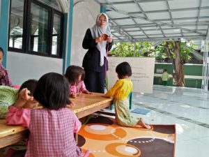 Dosen Pembimbing Lapangan, Guru Pamong dan Mahasiswa Program Lapangan Prasekolah Jurusan Pendidikan Islam Anak Usia Dini