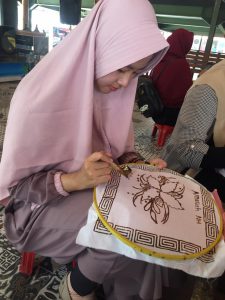 Kunjungan Mahasiswa Jurusan Pendikan Islam Anak Usia Dini Fakultas Ilmu Tarbiyah dan Keguruan IAIN Syekh Nurjati Cirebon ke Rumah Batik Trusmi Plered Kabupaten Cirebon
