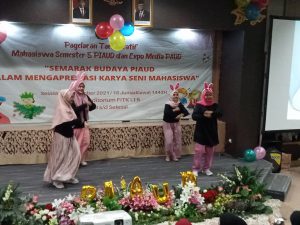 Kelompok 6 Mahasiswa Semester 5 Angkatan 2018 Dalam Kegiatan Pergelaran Tari Kreatif Anak Usia Dini Mahasiswa Semester 5 Angkatan 2019.