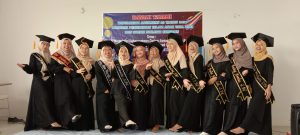 Foto Bersama Peserta Yang Hadir Acara Ramah Tamah Wisudawati Gelombang 23 Tahun 2021.