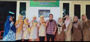 Penyerahan Mahasiswa Jurusan Pendidikan Islam Anak Usia Dini Fakultas Ilmu Tarbiyah dan Keguruan Didampingi Oleh Dosen Pembimbing Drs. H. Masdudi, M. Pd. Dalam Kegiatan Pengenalan Lapangan Prasekolah ke TK Annida Kota Cirebon.