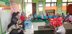 Sambutan Ketua Penilai Kinerja Guru (PKG) Kartini Kec. Plumbon Ibu Rochmah, S. Pd., M.M. Pada Kegiatan Pengabdian Kepada Masyarakat Jurusan Pendidikan Islam Anak Usia Dini Dengan RA, TK dan PAUD Sekecamatan Plumbon.