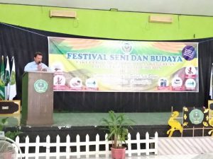  Dr. H. Ilman Nafi’a, M. Ag. Membuka Acara Festifal Seni dan Budaya FITK IAIN Syekh Nurjati Cirebon