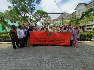 Foto Bersama Usai Kegiatan Sosilalisasi Penggunaan Smartcampus dan Learning Management System Bagi Pengembangan Tenaga Kependidikan Untuk Mahasiswa Tahun 2020