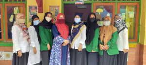 Penyerahan Mahasiswa Jurusan Pendidikan Islam Anak Usia Dini Fakultas Ilmu Tarbiyah dan Keguruan Didampingi Oleh Dosen Pembimbing Hj. Ery Khaeriyah, S. Ag., M.A. Dalam Kegiatan Pengenalan Lapangan Prasekolah Peserta PLP RA An-Nawaa 1 Kota. Cirebon. 