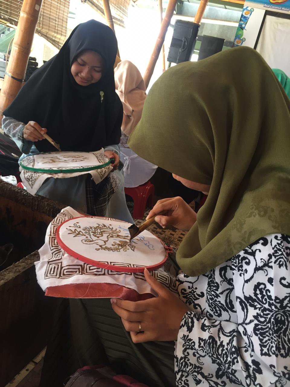 Kunjungan Mahasiswa Jurusan Pendikan Islam Anak Usia Dini Fakultas Ilmu Tarbiyah dan Keguruan IAIN Syekh Nurjati Cirebon ke Rumah Batik Trusmi Plered Kabupaten Cirebon