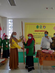 Serah terima bendera Himpunan Mahasiswa Jurusan Pendidikan Islam Anak Usia Dini (HIMPIAUD) dari saudari Hamidah selaku ketua umum Himpunan Mahasiswa Jurusan Pendidikan Islam Anak Usia Dini (HIMPIAUD) periode 2020-2021 kepada saudari Farras Taqiyah Selaku ketua umum terpilih Himpunan Mahasiswa Jurusan Pendidikan Islam Anak Usia Dini (HIMPIAUD) periode 2021-2022.