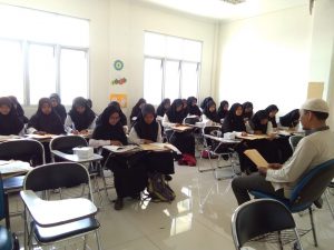 Orientasi Mahasiswa Baru Fakultas Ilmu Tarbiyah dan Keguruan dengan Ngaji Kitab Wa Ta’lim.