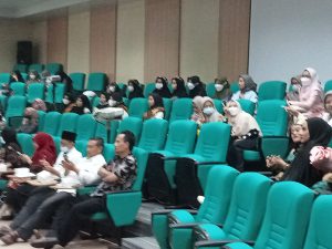 Wakil Dekan 3, Kajur, Sekjur, Dosen dan Mahasiswa Menonton Kegiatan Pergelaran Tari Kreatif Anak Usia Dini Mahasiswa Semester 5 Angkatan 2019.