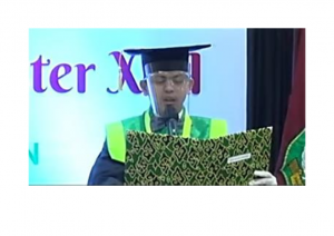 Rifka Ramdan, S. Pd. Mahasiswa Jurusan Pendidikan Islam Anak Usia Dini Fakultas Ilmu Tarbiyah dan Keguruan (FITK) Institit Agama Islam Negeri (IAIN) Syekh Nurjati Cirebon, Membacakan Ikrar Sarjana & Magister Dalam Kegiatan Sidang Senat Terbuka Online Wisuda Sarjan & Magister XXI Institut Agama Islam Negeri ( IAIN ) Syekh Nurjati Cirebon.