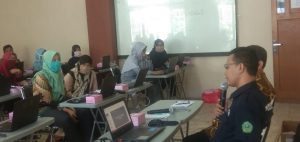 Peserta dan Narasumber Dalam Kegiatan Kegiatan Sosilalisasi Penggunaan Smartcampus dan Learning Management System Bagi Pengembangan Tenaga Kependidikan Untuk Mahasiswa Tahun 2020 