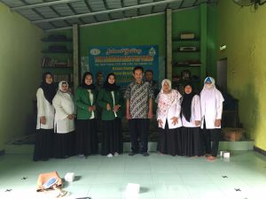 Penyerahan Mahasiswa Jurusan Pendidikan Islam Anak Usia Dini Fakultas Ilmu Tarbiyah dan Keguruan Didampingi Oleh Dosen Pembimbing Durtam, S. Ag., M. Pd.I Dalam Kegiatan Pengenalan Lapangan Prasekolah RA Raudloh Kota Cirebon.