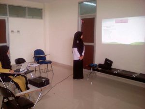 Mahasiswa Menjelas Isi dari Propsal Penelitian