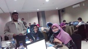 Kusnadi Staf Jurusan PIAUD, Umu Hani, S. Sos Staf Jurusan Tadris Bahasa Inggris, Iin Inayatul Ilah, M. Pd.I. Staf Jurusan PAI Dalam Kegiatan Worshop Pelatihan Website Untuk Tenaga Kependidikan di Lingkungan IAIN Syekh Nurjati Cirebon.