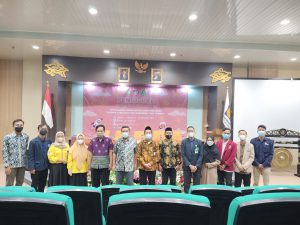 Foto Bersama Usia Acara Pembukaaan Kegiatan Pekan Seni Guru dan Anak Himpunan Mahasiswa Jurusan Pendidikan Islam Anak Usia Dini Fakultas Ilmu Tarbiyah dan Keguruan IAIN Syekh Nurjati Cirebon.