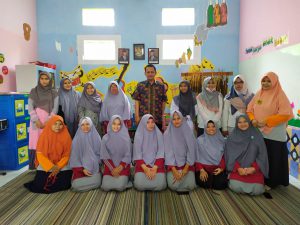 Foto Bersama Peserta Praktek lapangan Prasekolah, Dosen Pembimbing IAIN Syekh Nurjati Cirebon