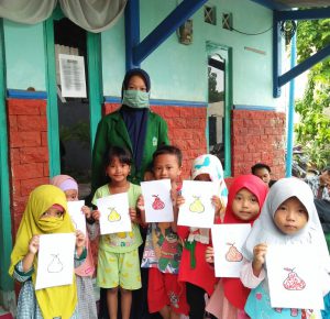 Hari ke 8 KKn-DR Membantu Kegiatan Polindes Di Blok Lebak Oleh Mahasiswa Jurusan Pendidikan Islam Anak Usia Dini Fakultas Ilmu Tarbiyah dan Keguruan IAIN Syekh Nurjati Cirebon Ishma Putri Shasabila