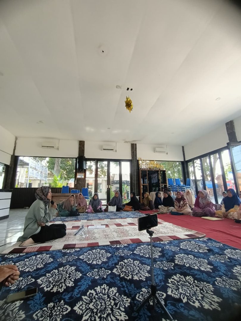 PPL AFI di KUA Lemahwungkuk, Mahasiswa Isi Majelis Taklim Husnul Khotimah